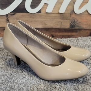 LifeStride Soft Systems Nude Pumps Size 7.  Pre-owned Good Condition No Rips or
